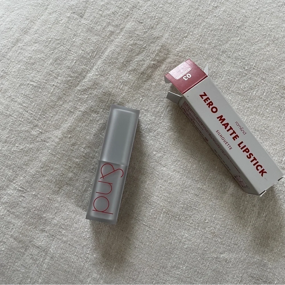 rom&nd Zero Matte Lipstick Red Silhoutte